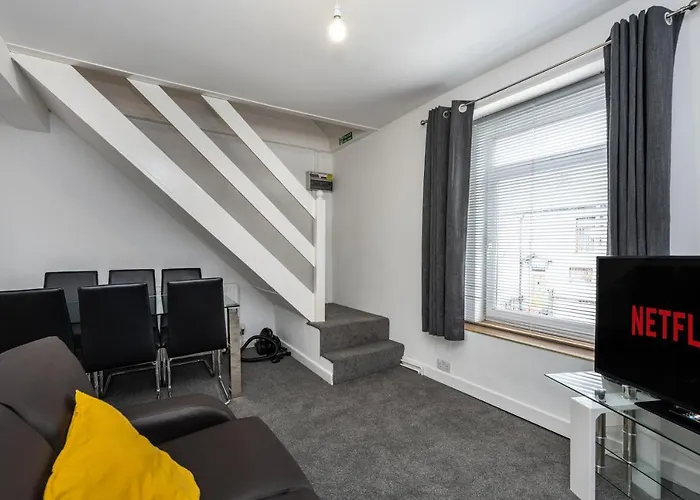 En-Suite Apartment, Fully Equipped Kitchen