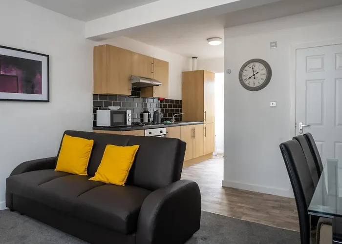 En-Suite Apartment, Fully Equipped Kitchen