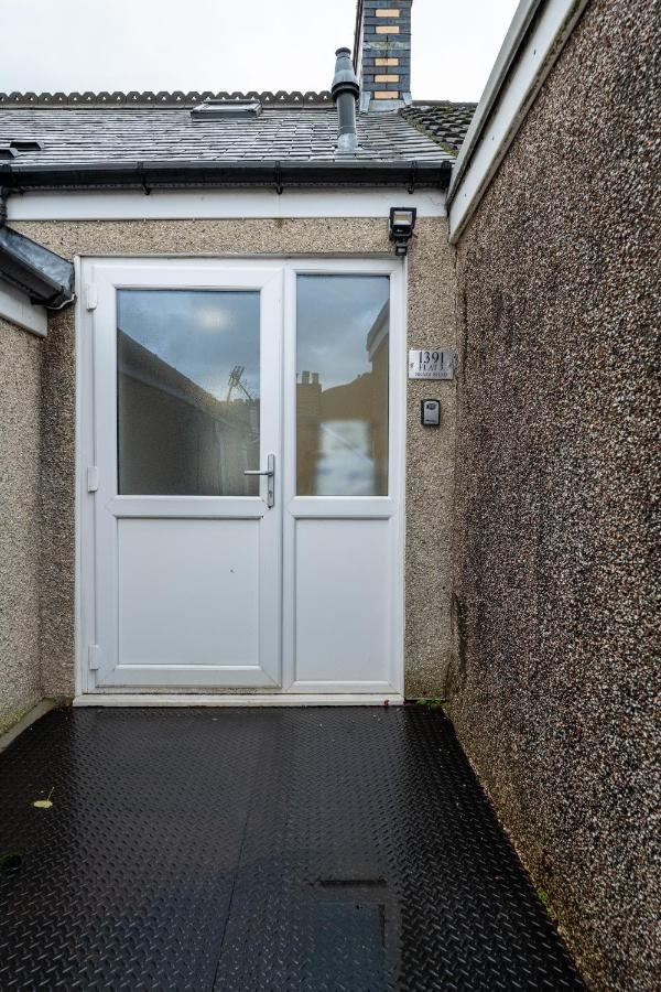 En-suite Apartment, Fully Equipped Kitchen * Swansea