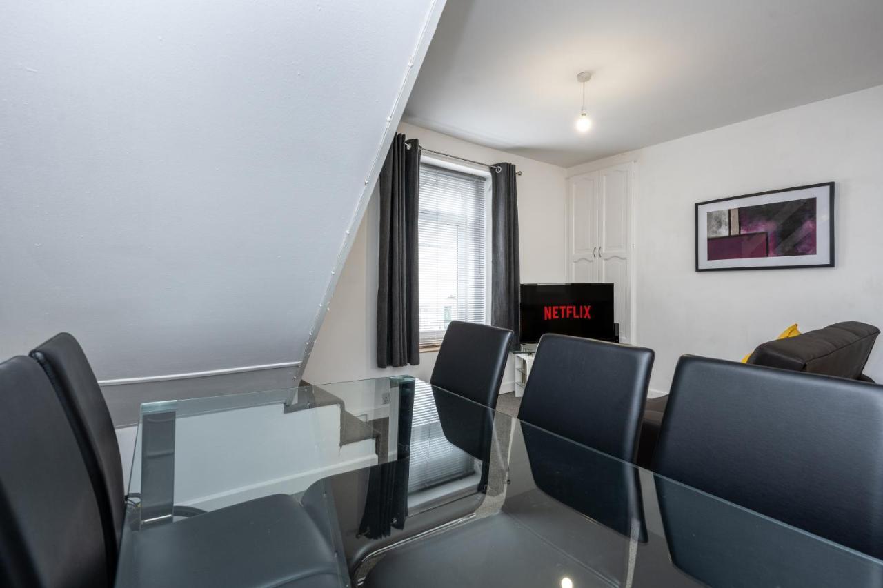 En-suite Apartment, Fully Equipped Kitchen Apartment Swansea