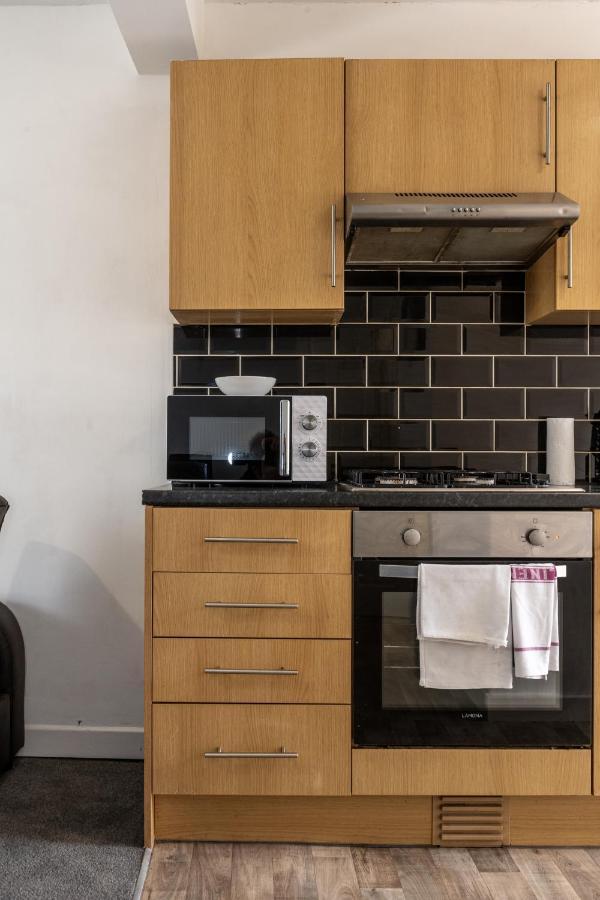 En-suite Apartment, Fully Equipped Kitchen Apartment Swansea