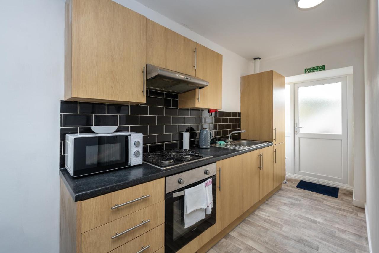 En-suite Apartment, Fully Equipped Kitchen Apartment Swansea