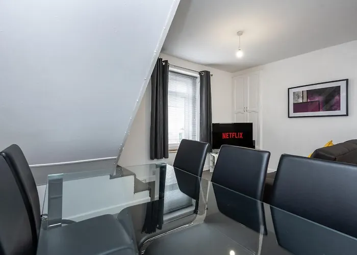 En-Suite Apartment, Fully Equipped Kitchen
