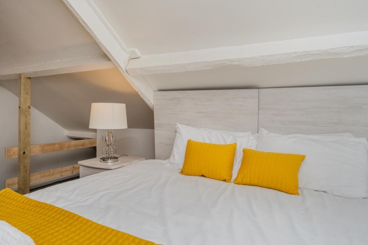 En-suite Apartment, Fully Equipped Kitchen Суонси